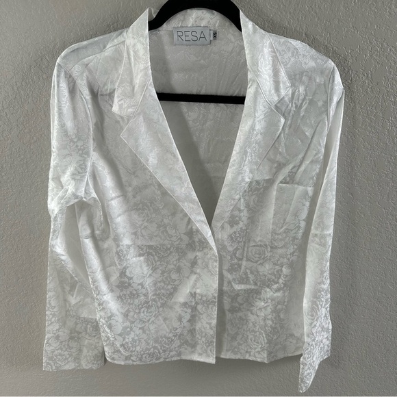 Resa Revolve perfect blouse in white - Picture 3 of 10